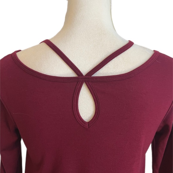SO Flowy Top With Cute Strappy Neckline Maroon Size XS - Picture 3 of 4